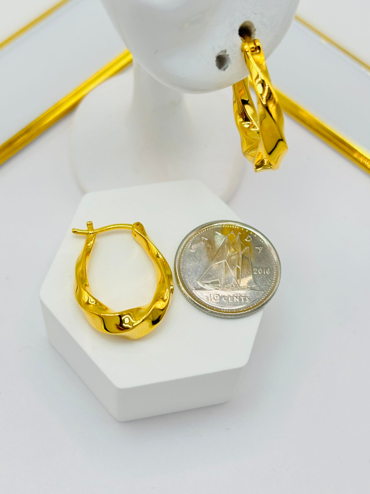 18K Gold Twisted Oval Loop Earrings (Electroform)