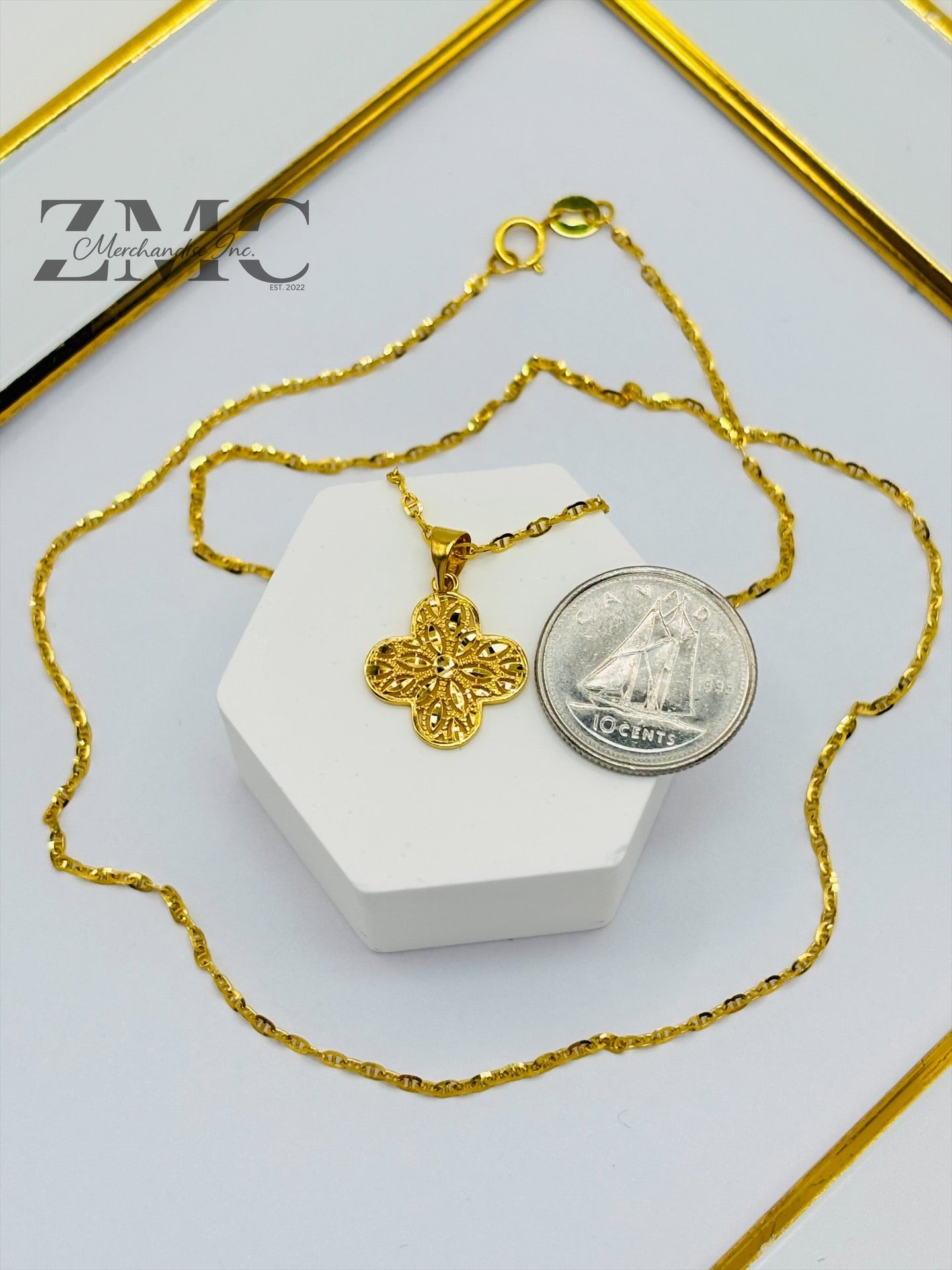 18K Gold Diamond Cut Clover Necklace