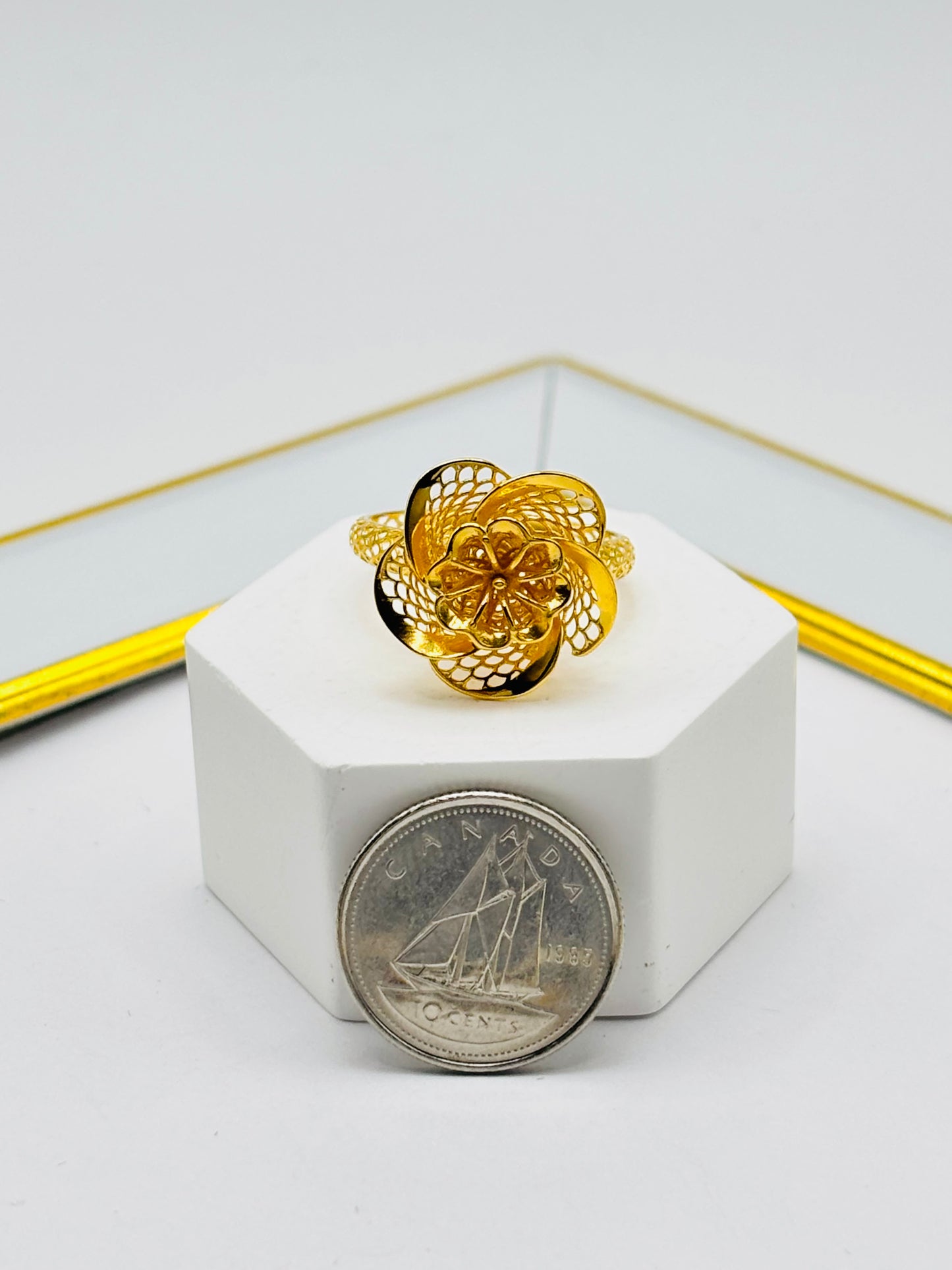 18K Gold Flower Ring