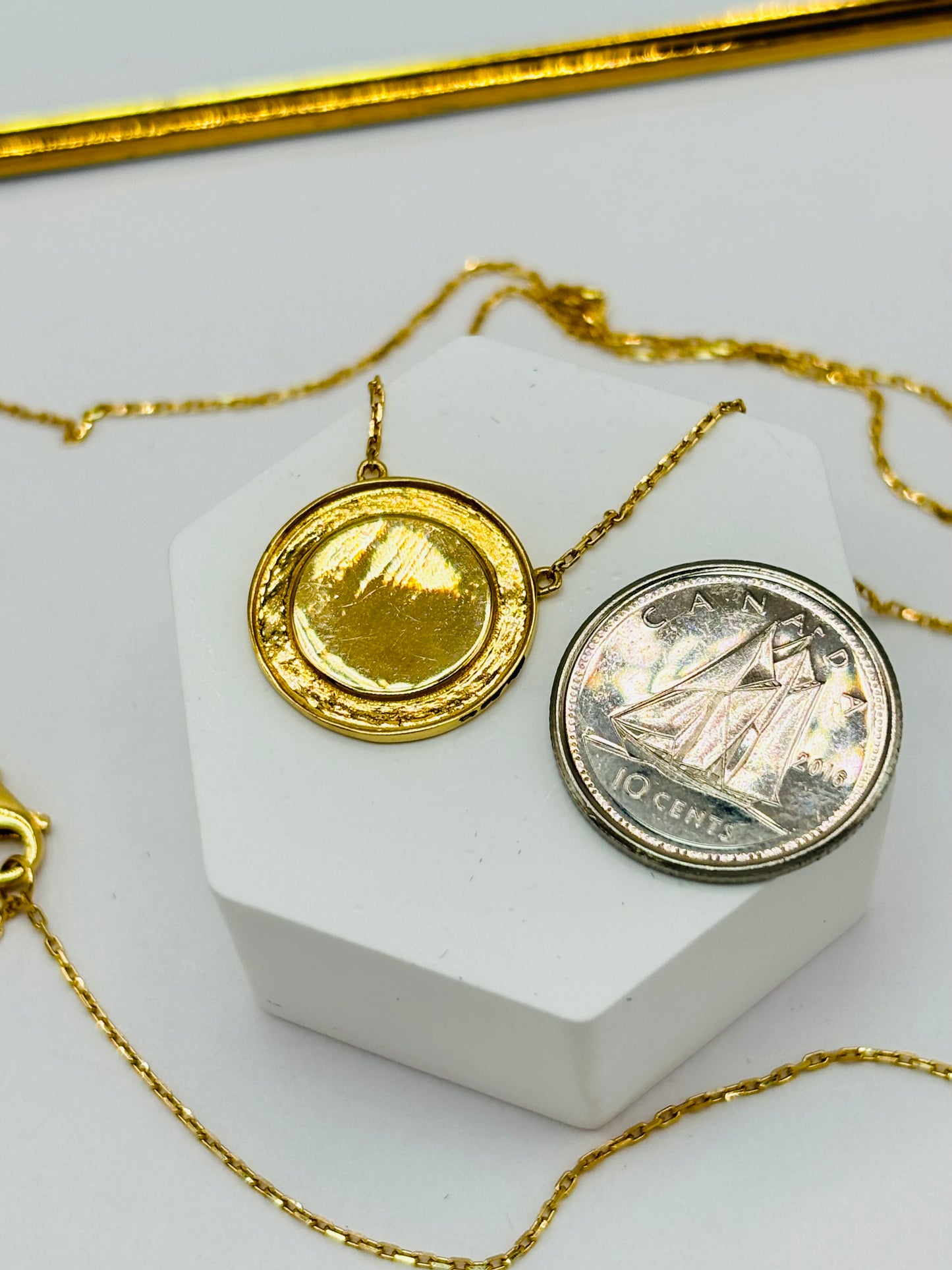 18K Gold Black Attached Circle Necklace