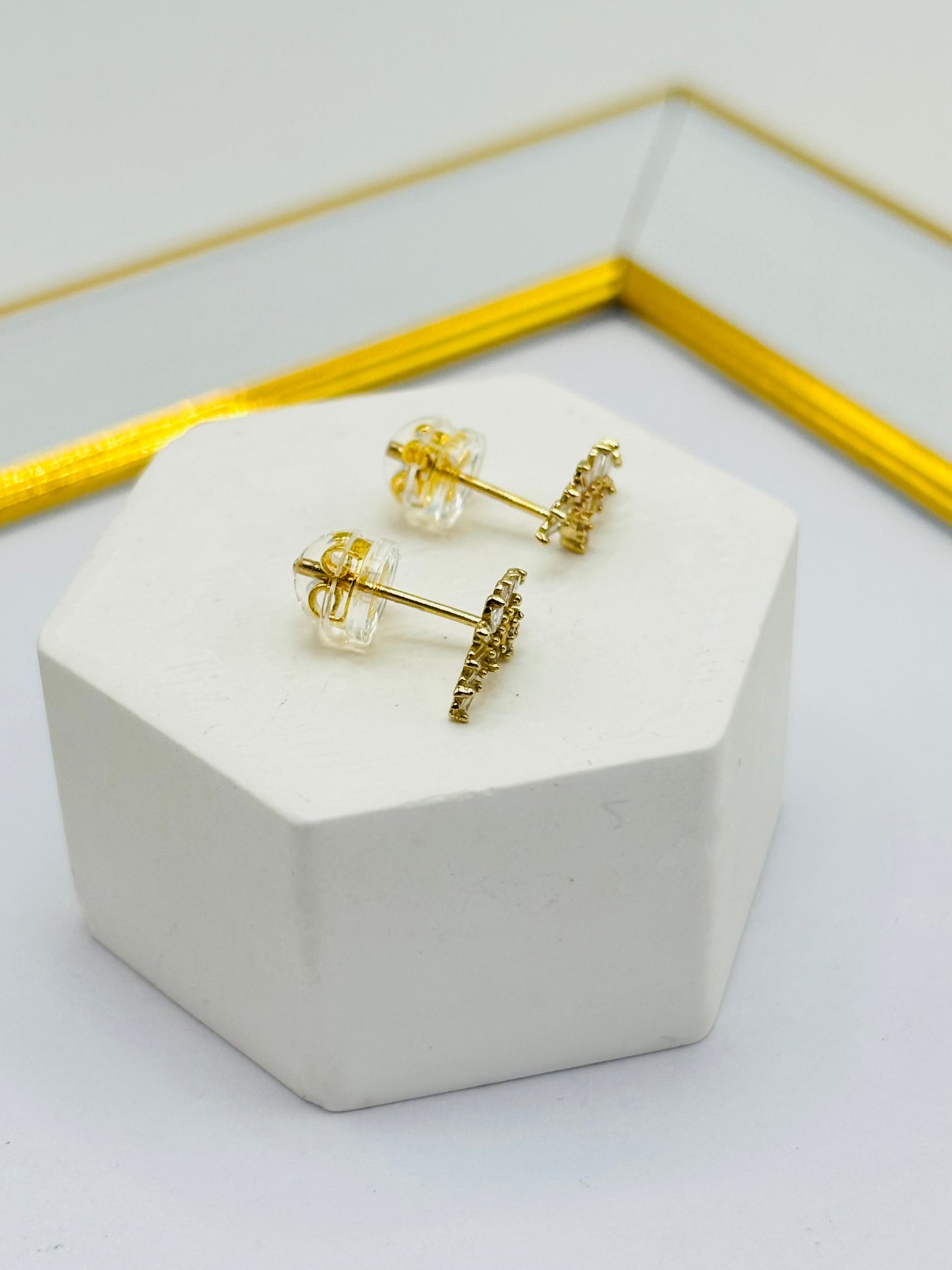 K18 Japan Gold  Natural Diamond Earrings 0.20 carat