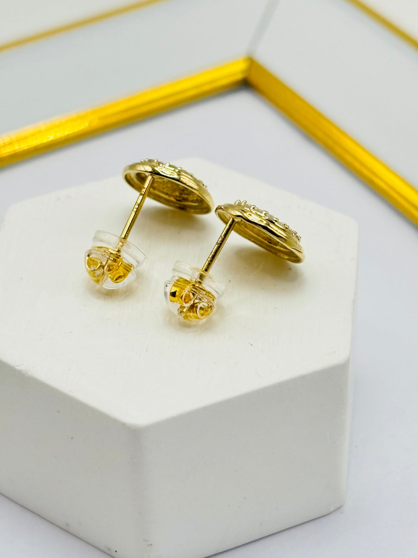K18 Japan Gold Round Natural Diamond Earrings 0.34 carat