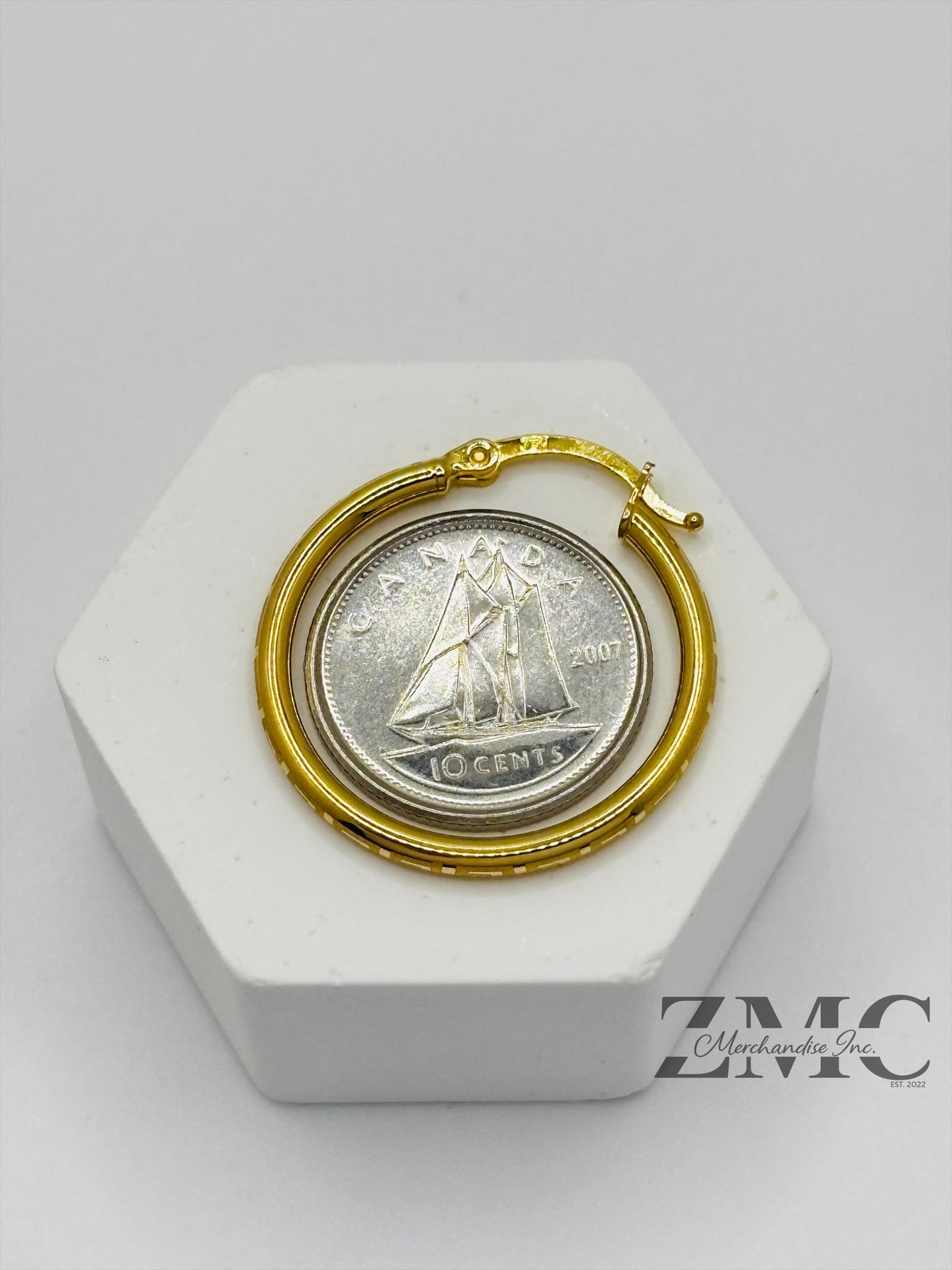 18K Gold F Loop Earrings 24 mm
