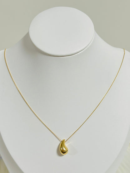 18K Gold Teardrop Attached Pendant Necklace