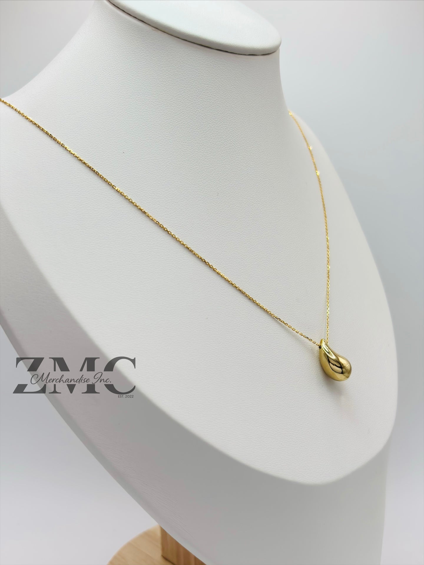 18K Gold Teardrop Attached Pendant Necklace