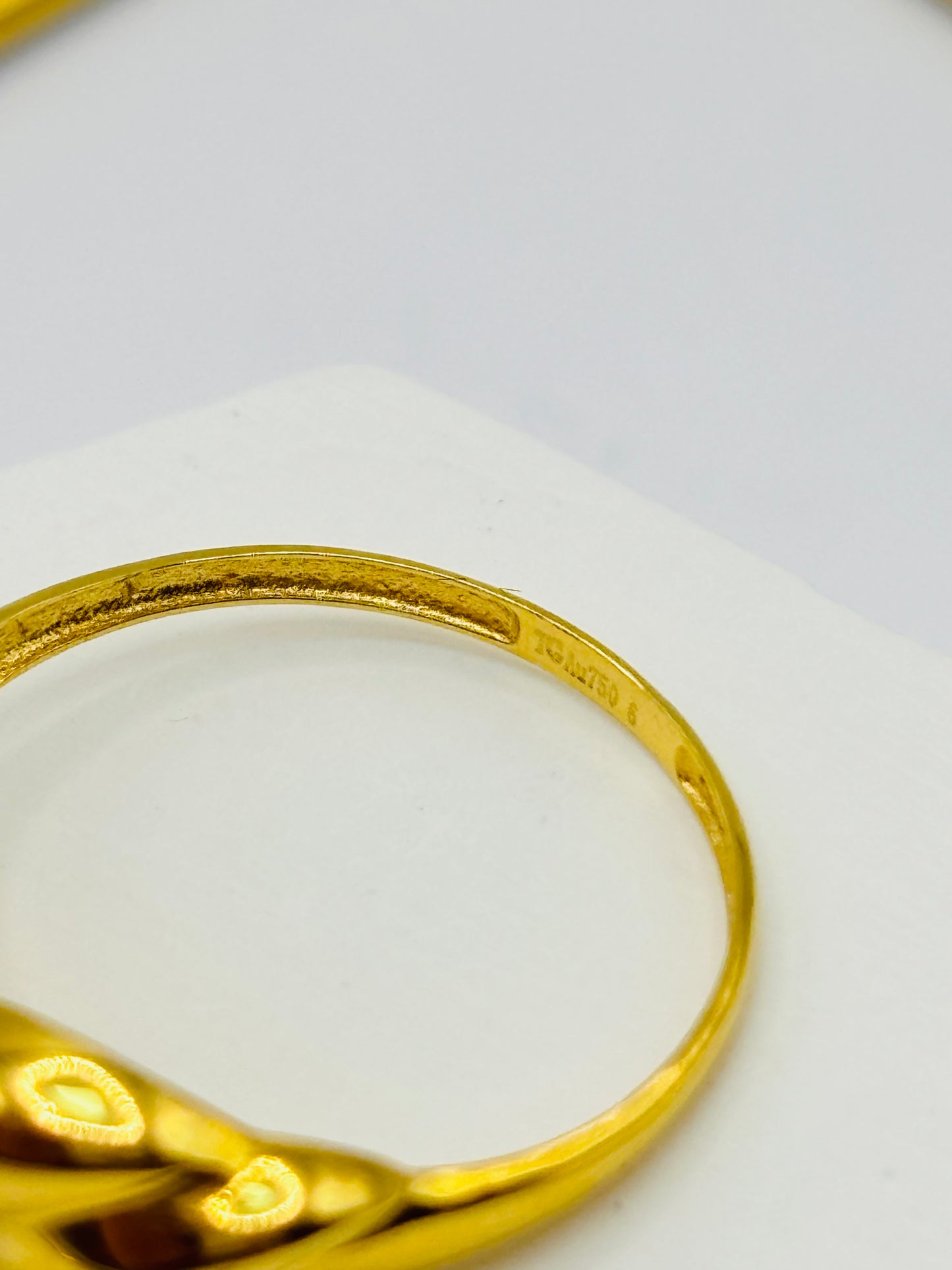 18K Gold Twisted Ring