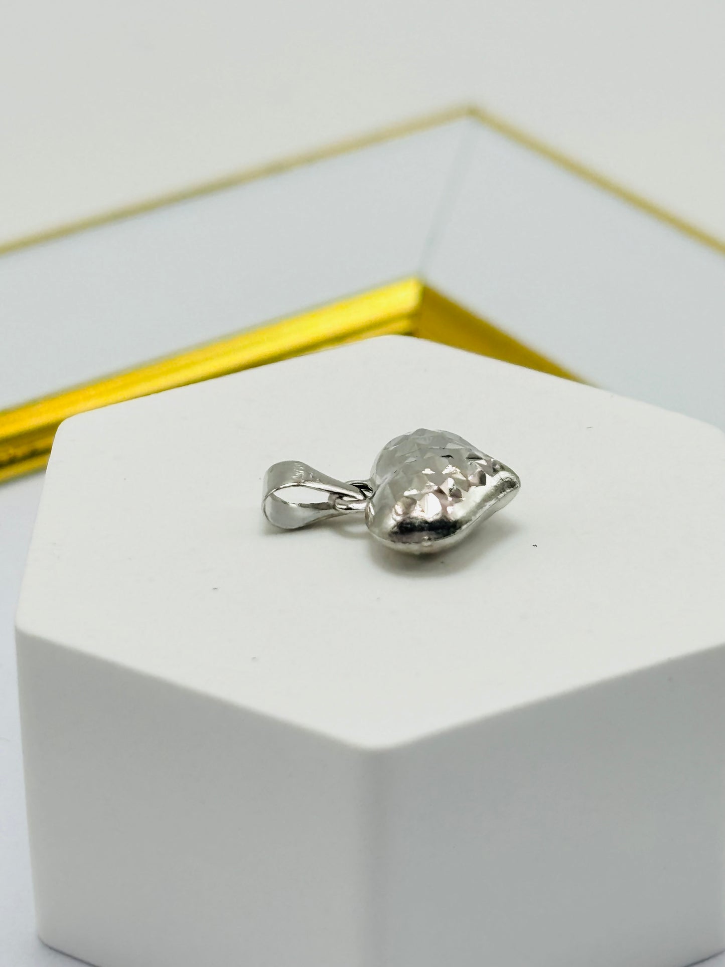 18K White Gold Heart Pendant