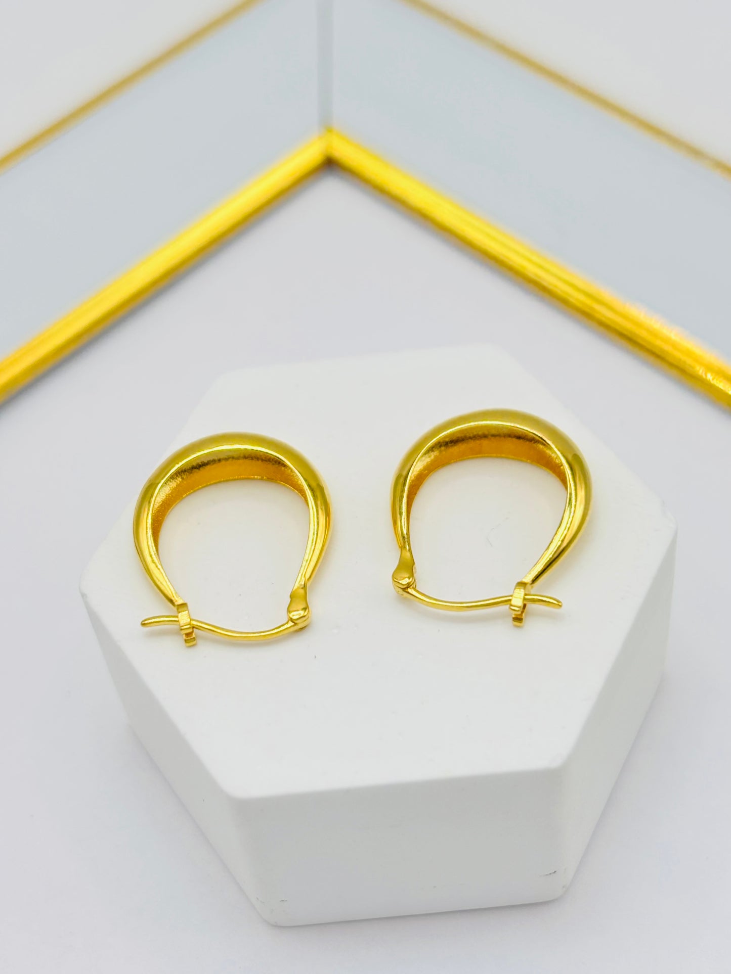 18K Gold Plain Loop Earrings