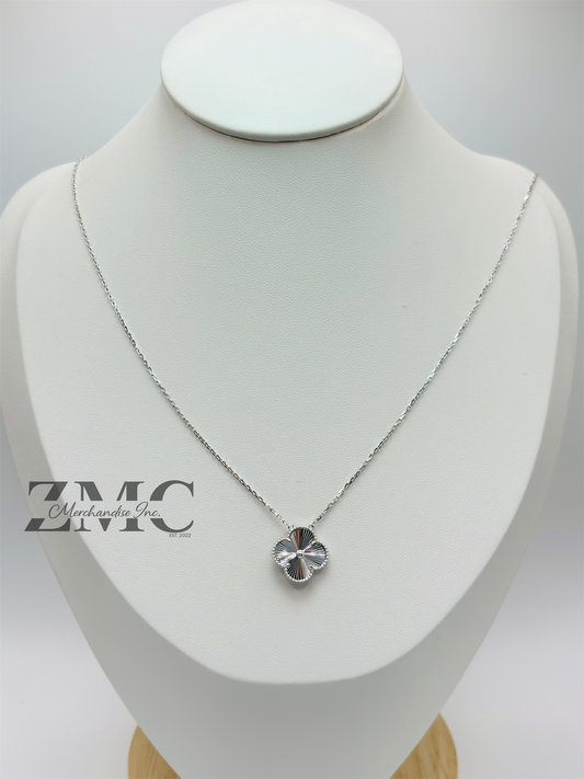 18K White Gold Clover Attached Necklace