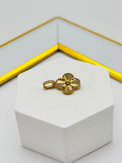 18K Gold Clover Pendant 8.4 mm