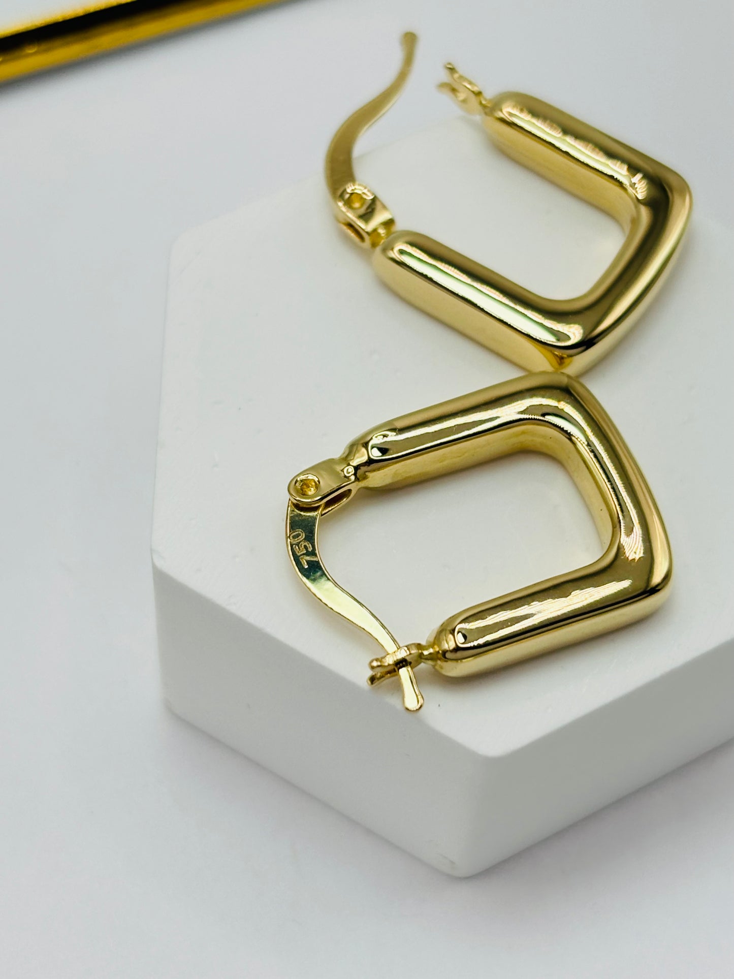 18K Gold Square Loop Earrings