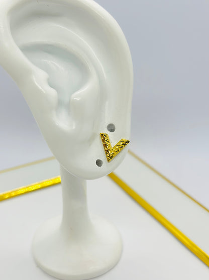 18K Gold V Earrings