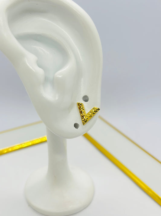 18K Gold V Earrings
