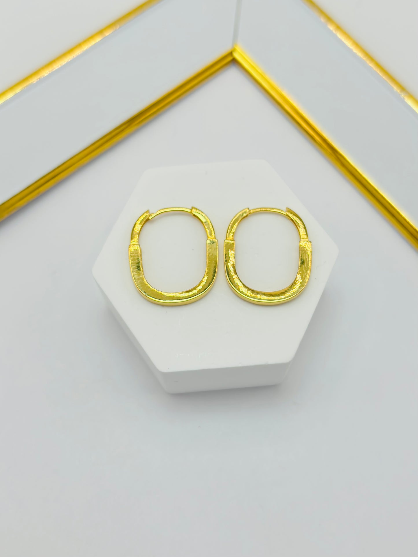 18K Gold Interlock Loop Earrings