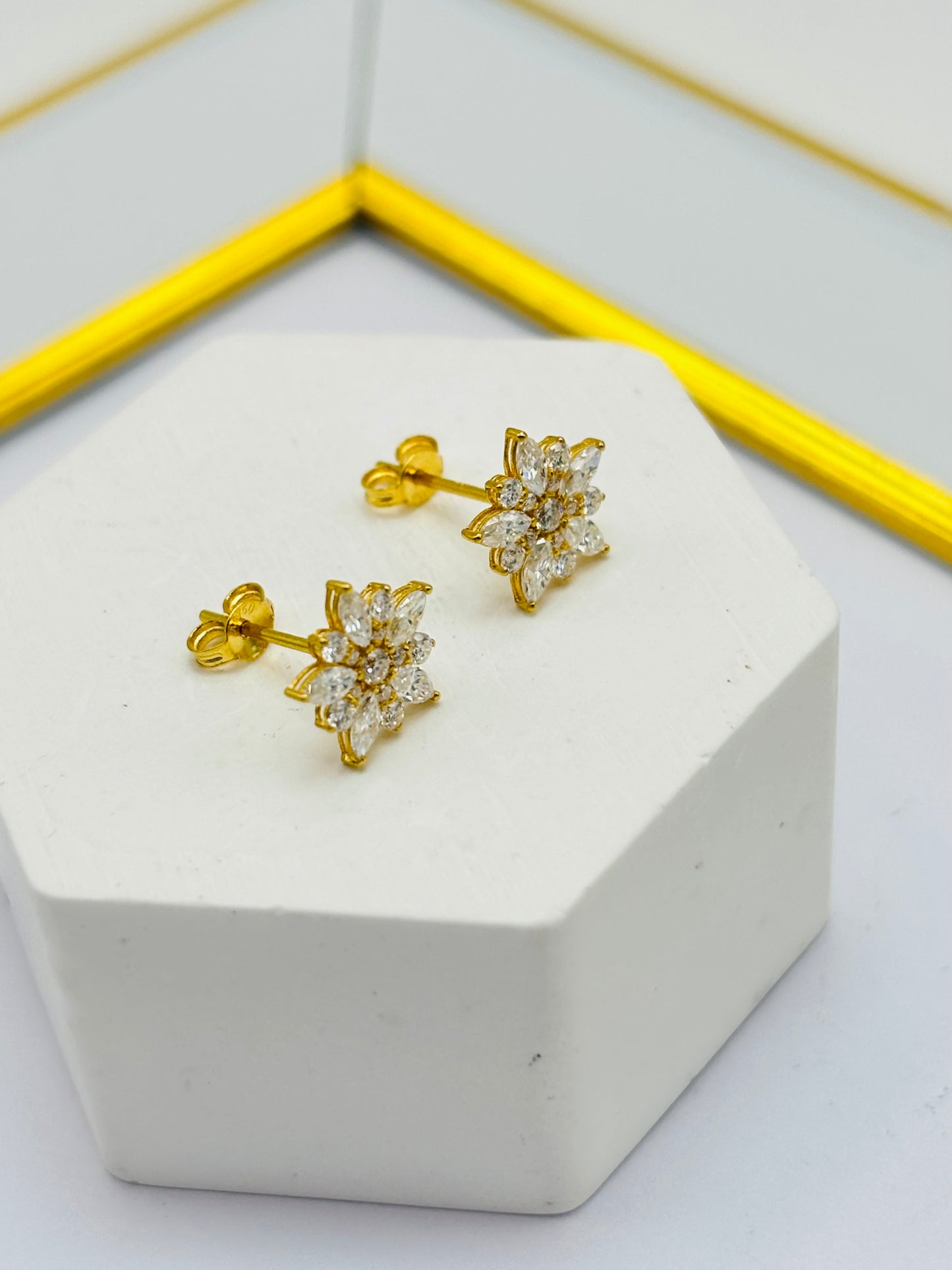 18K Gold Flower Moissanite Diamond Earrings