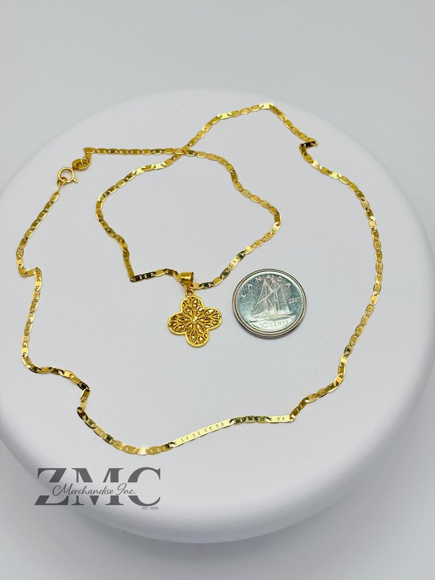 18K Gold Diamond Cut Clover Necklace