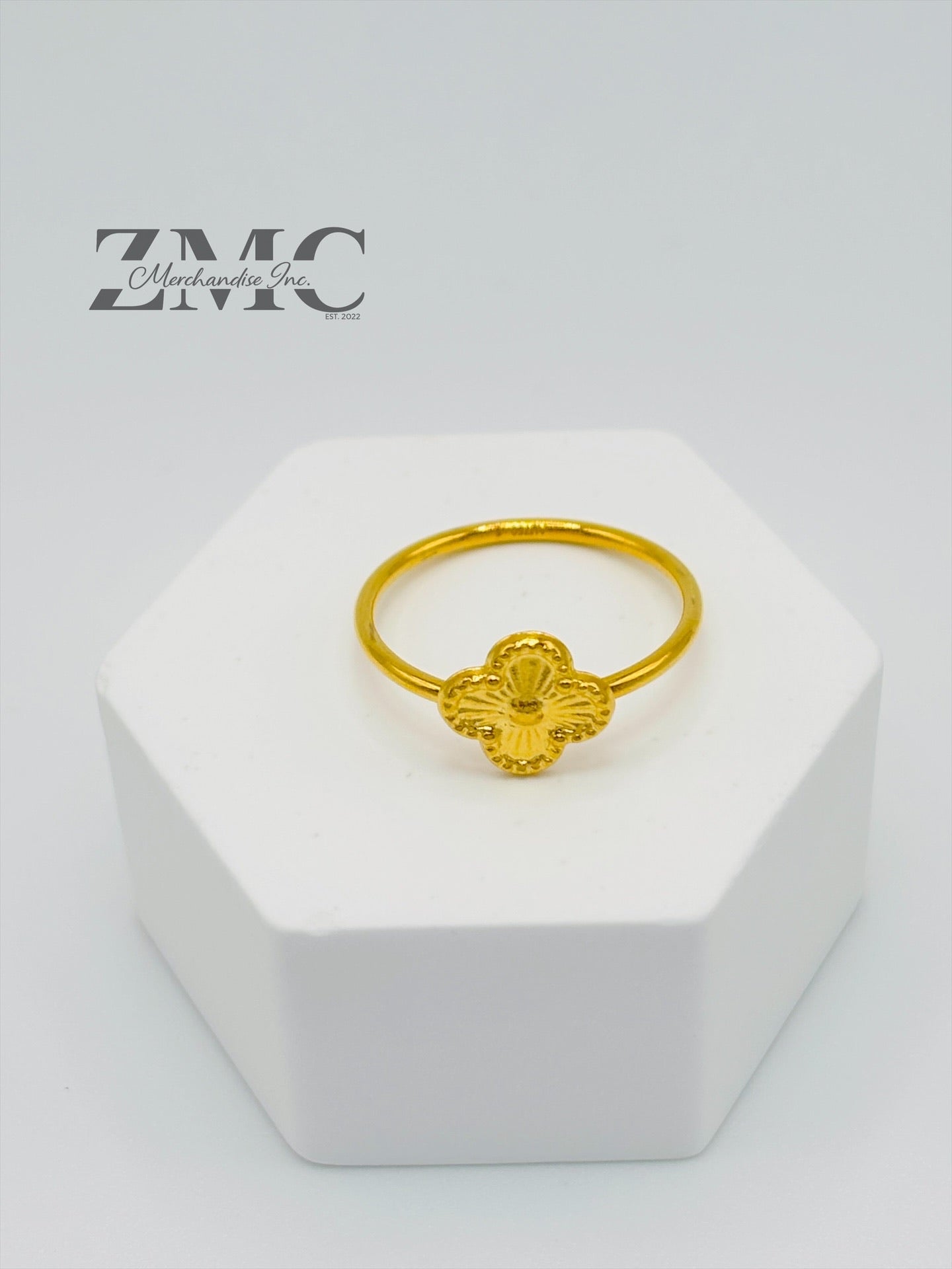 18K Gold Ring Clover 8.5 mm