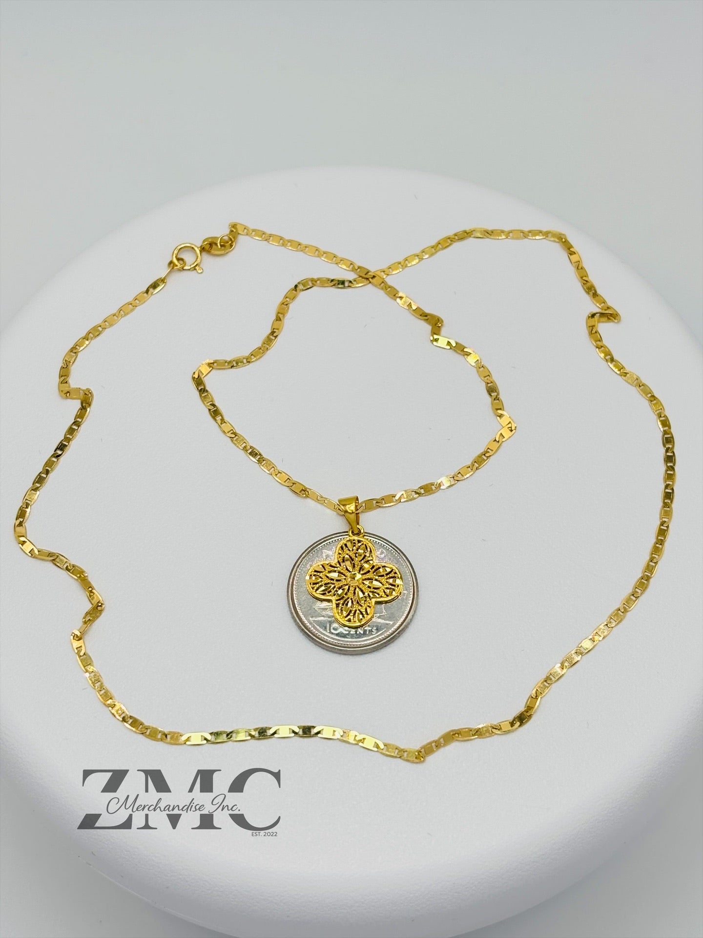 18K Gold Diamond Cut Clover Necklace