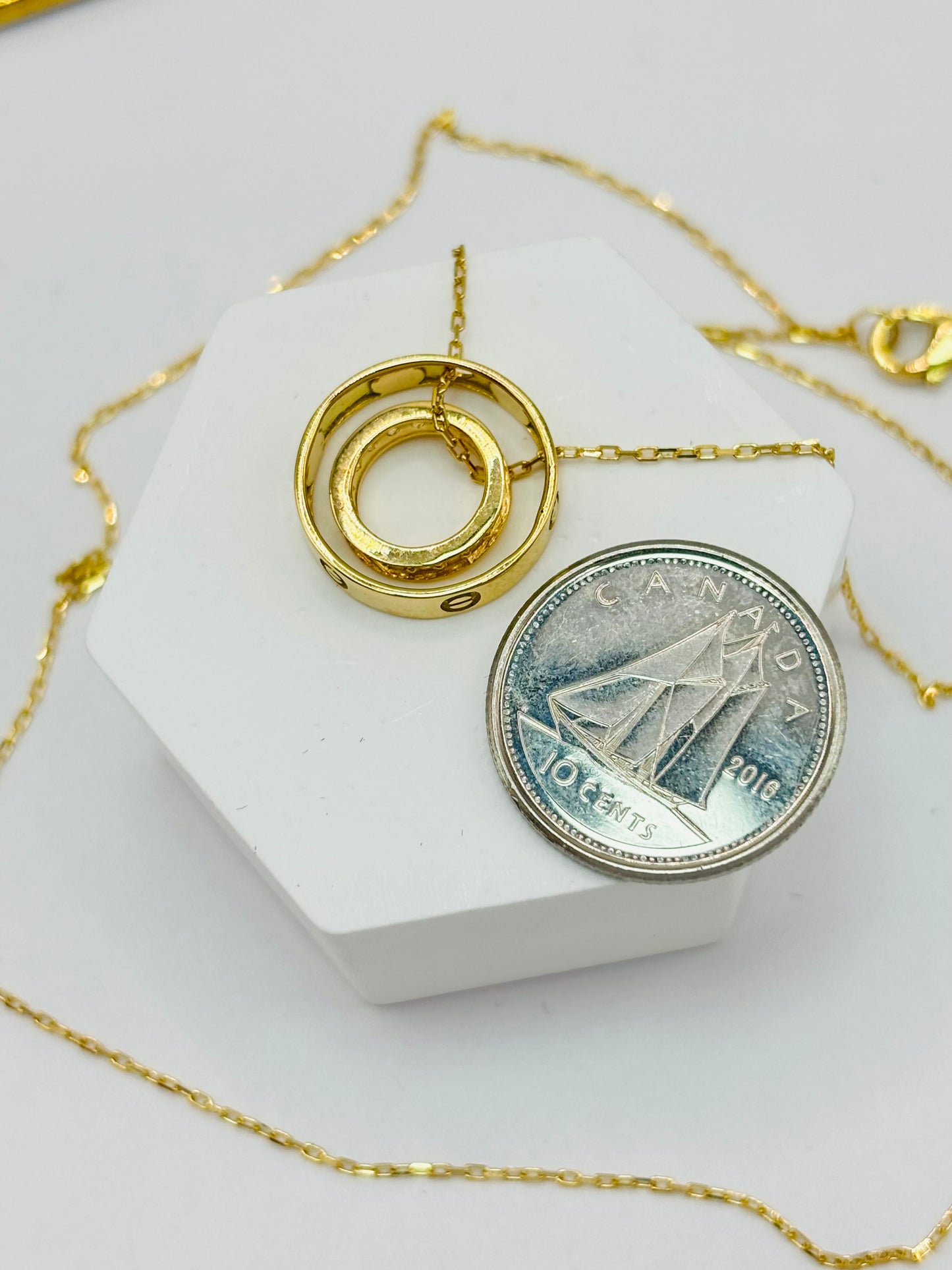 18K Gold Circle Attached Necklace