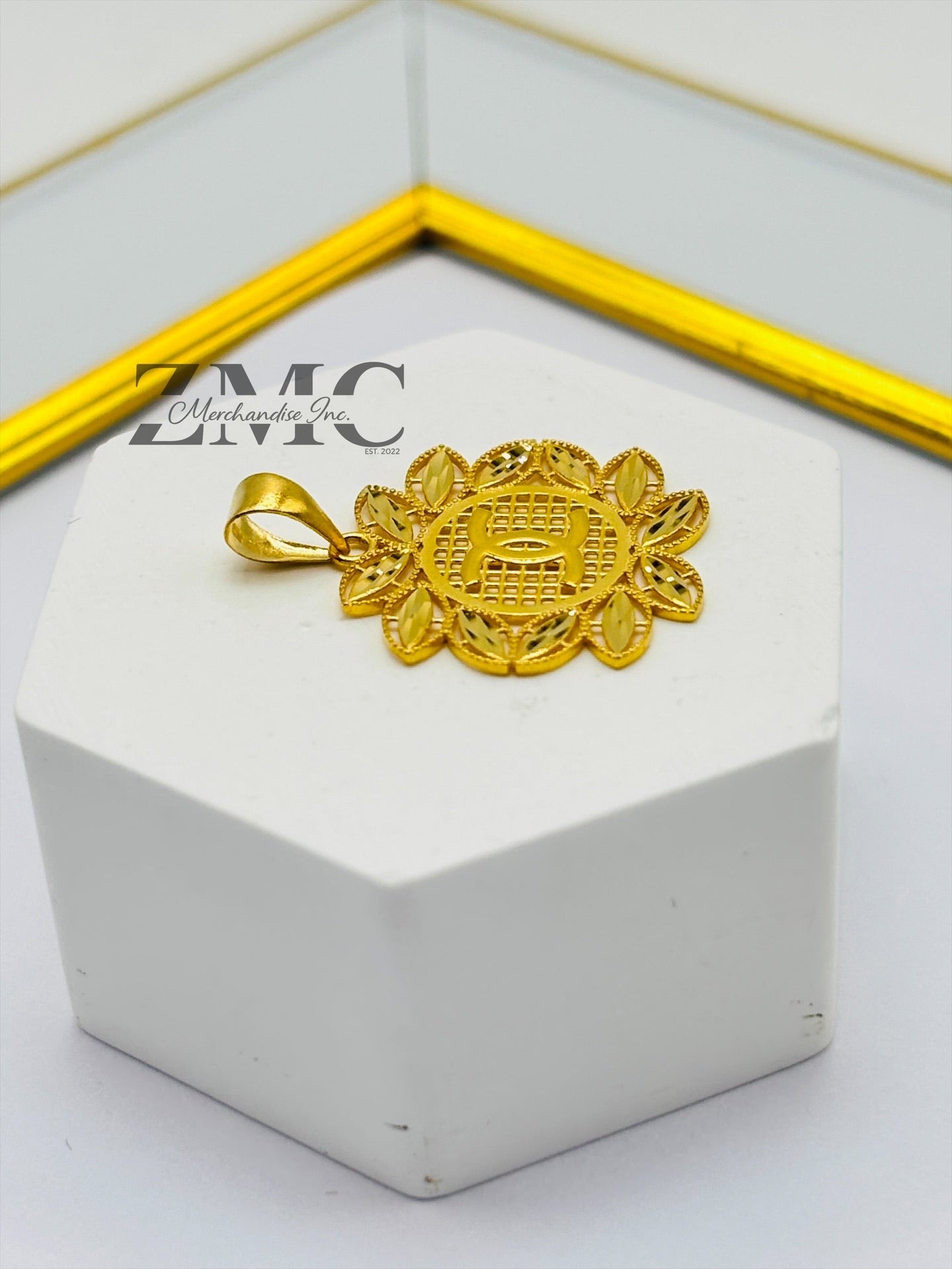 18K Gold Flower C Pendant