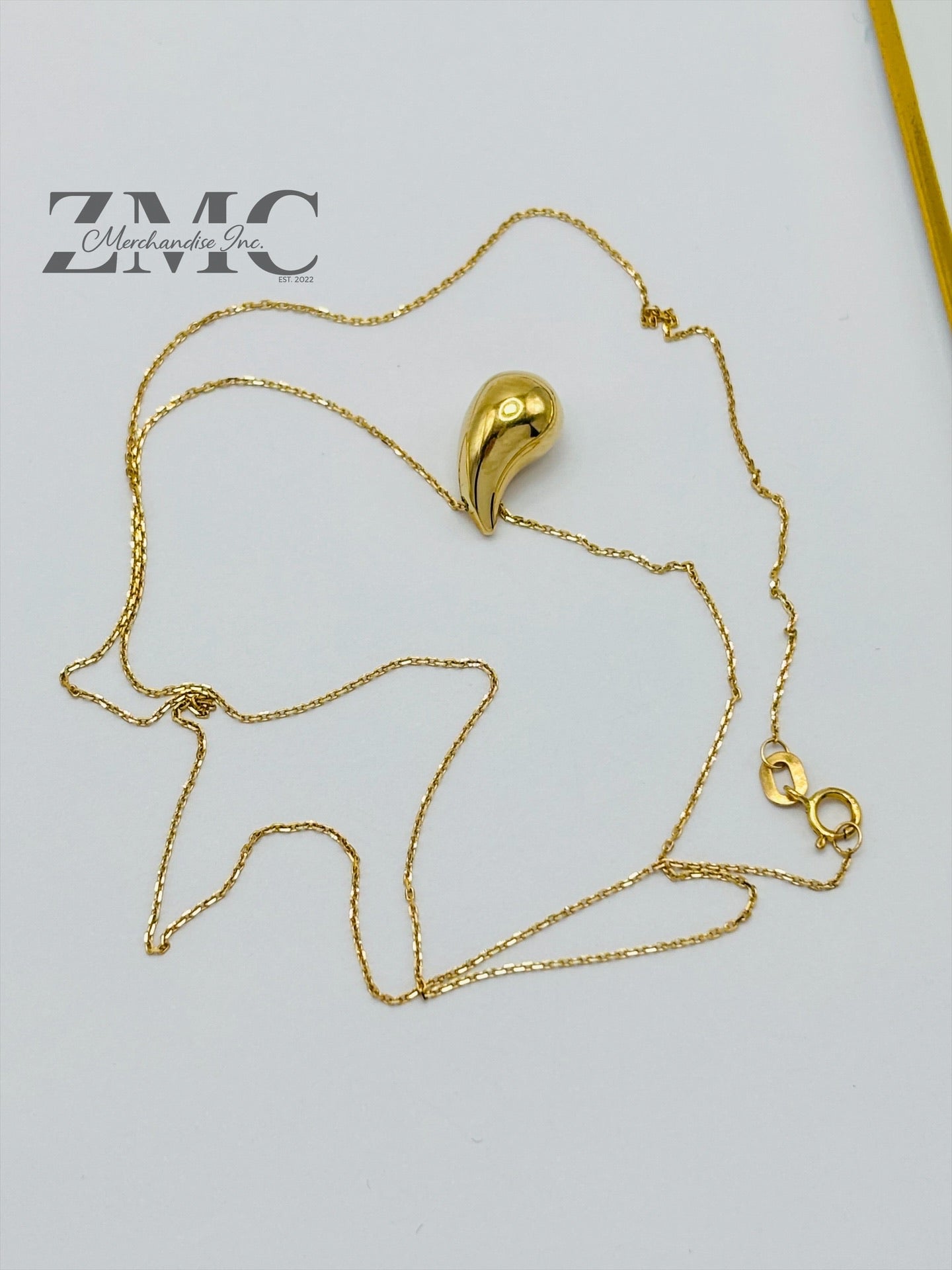 18K Gold Teardrop Attached Pendant Necklace