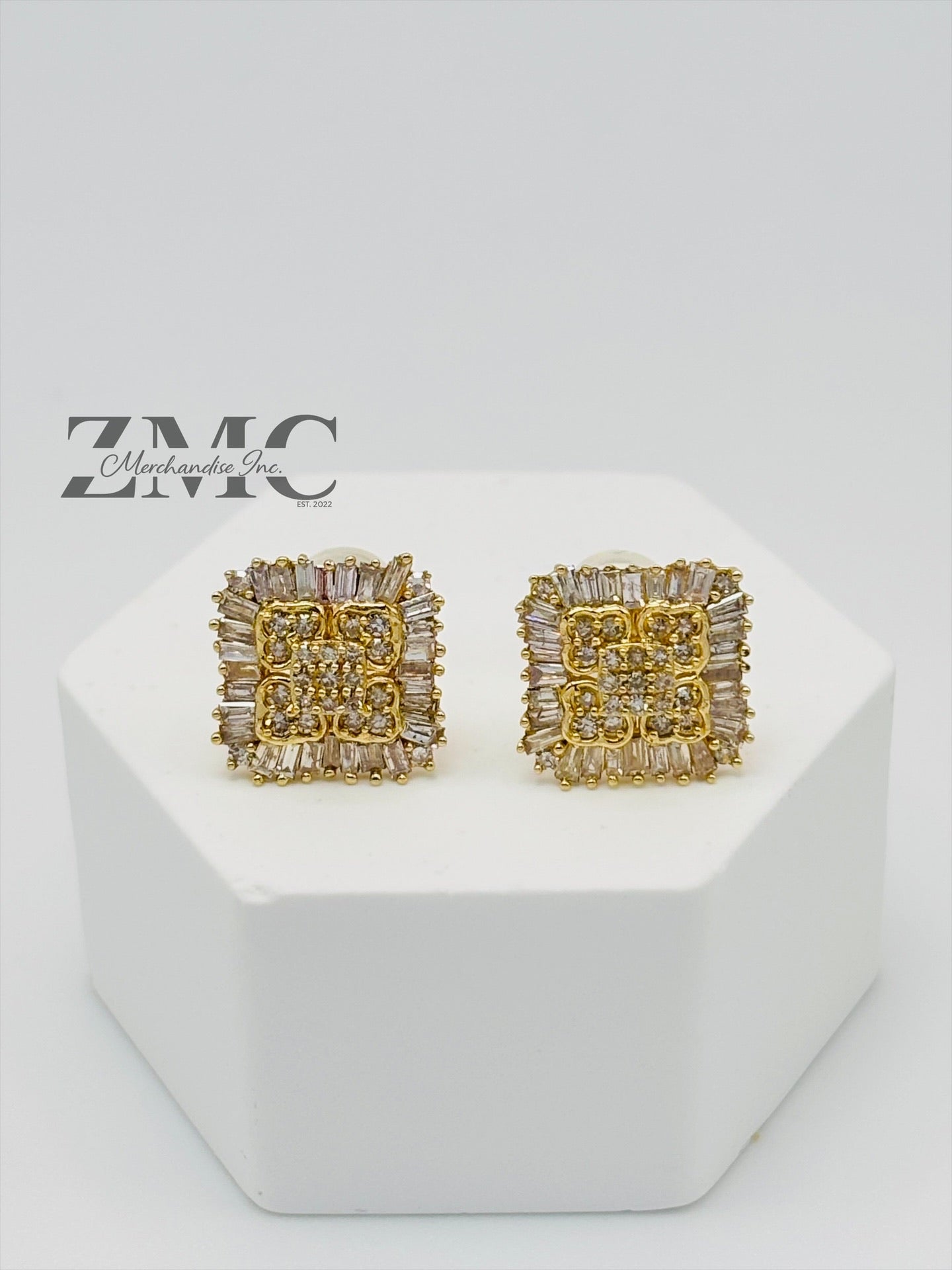 K18 Japan Gold Princess Round Baguette Natural Diamond Earrings 1 carat