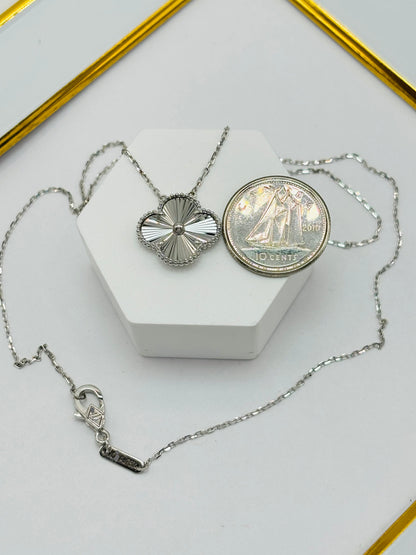 18K White Gold Clover Attached Necklace