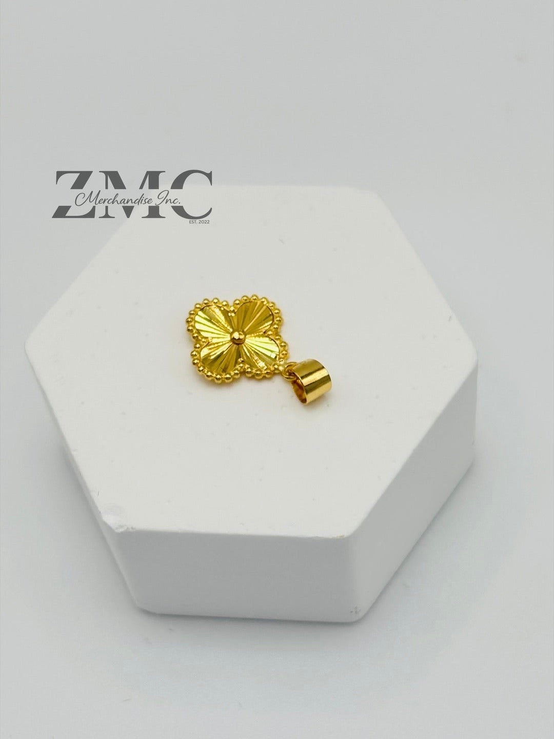 18K Gold Clover Pendant 10 mm