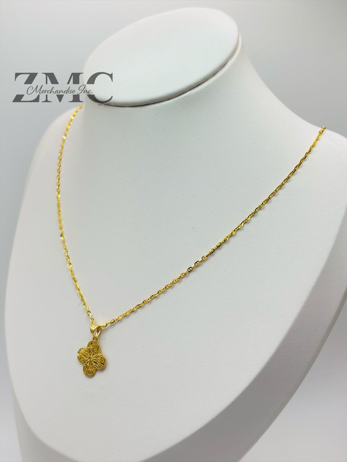 18K Gold Diamond Cut Clover Necklace