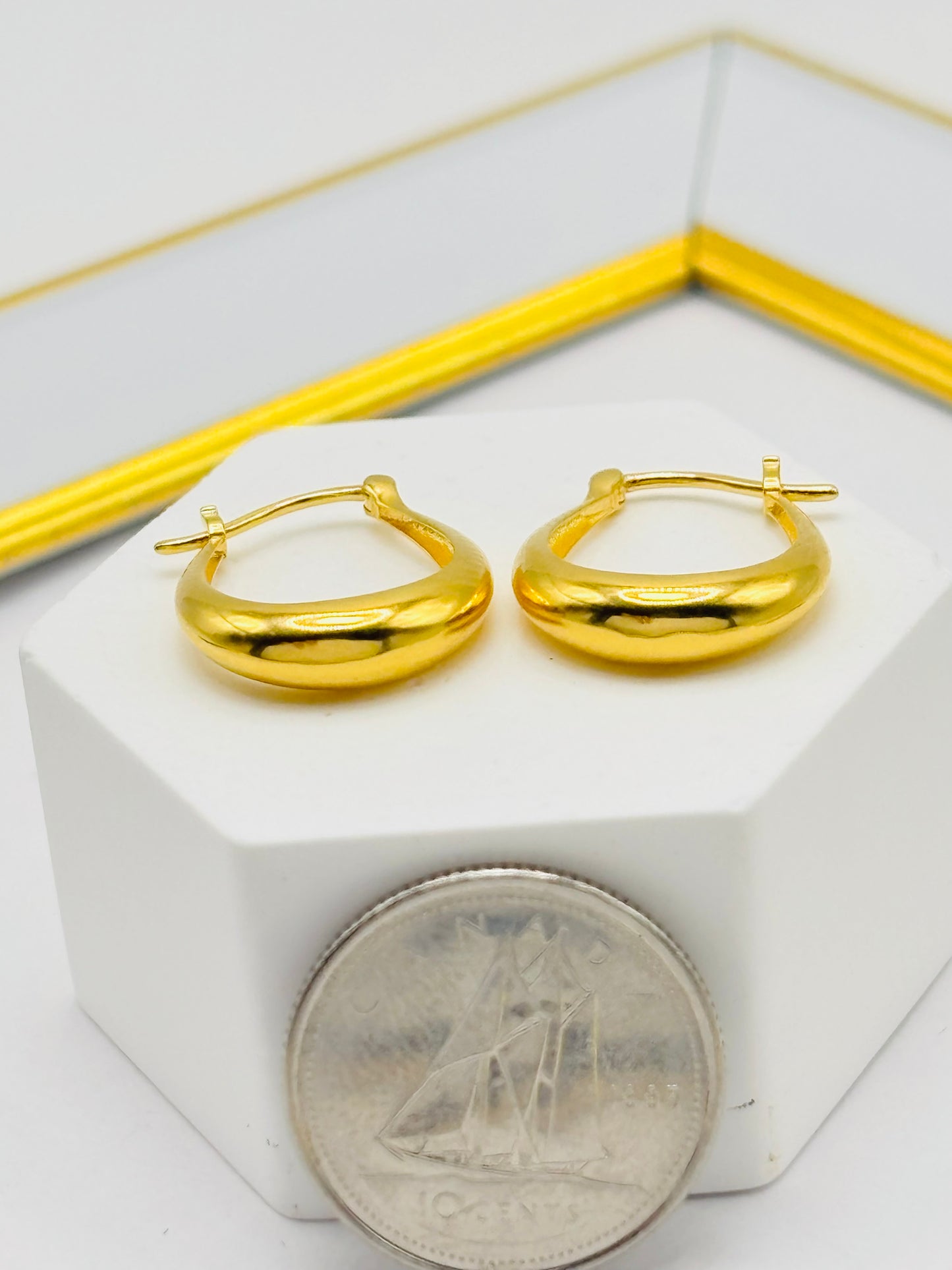 18K Gold Plain Loop Earrings
