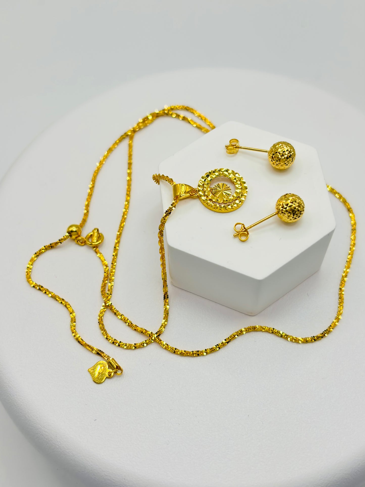 18K Gold Diamond Cut Earrings and Necklace Set