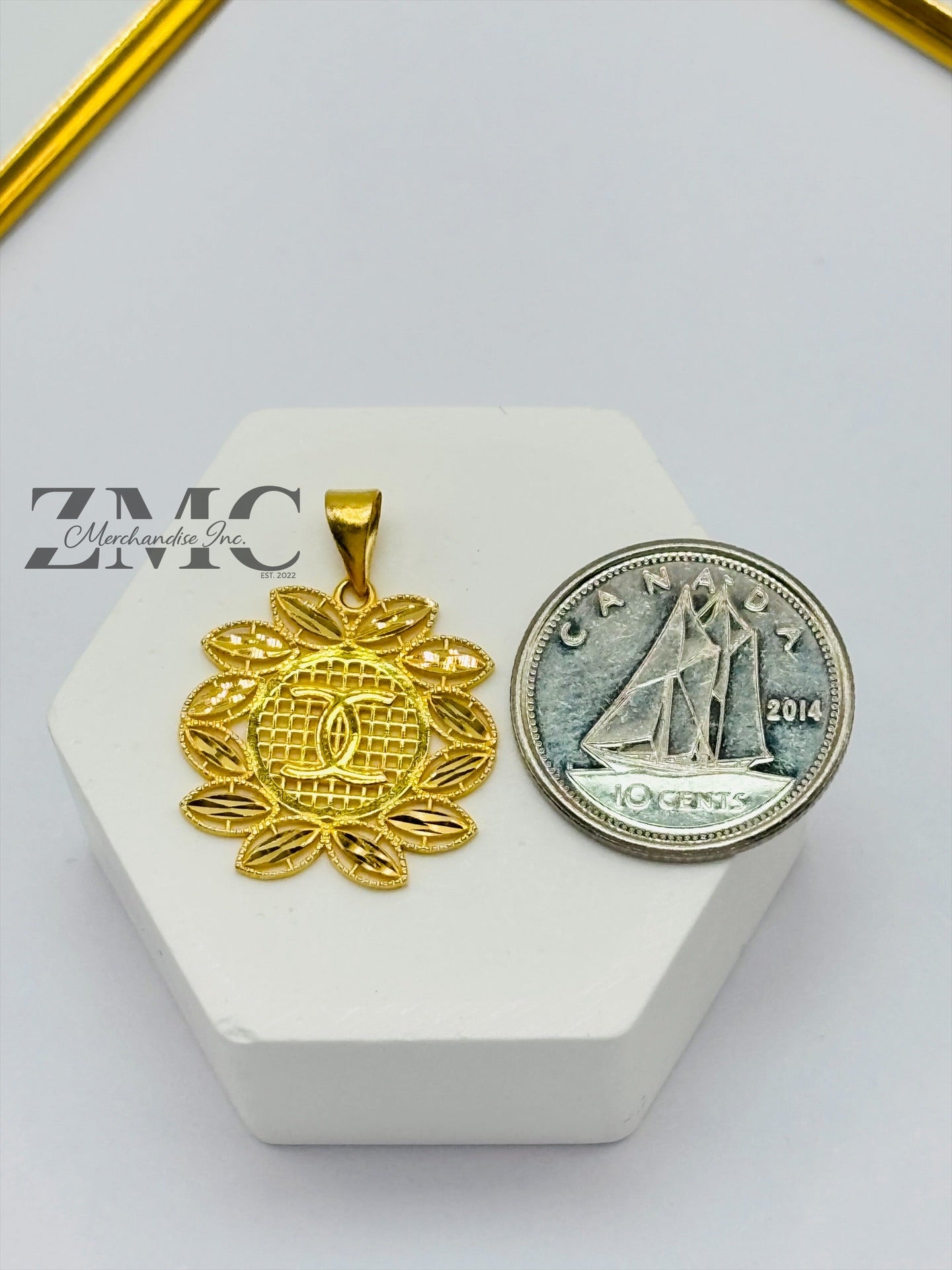 18K Gold Flower C Pendant
