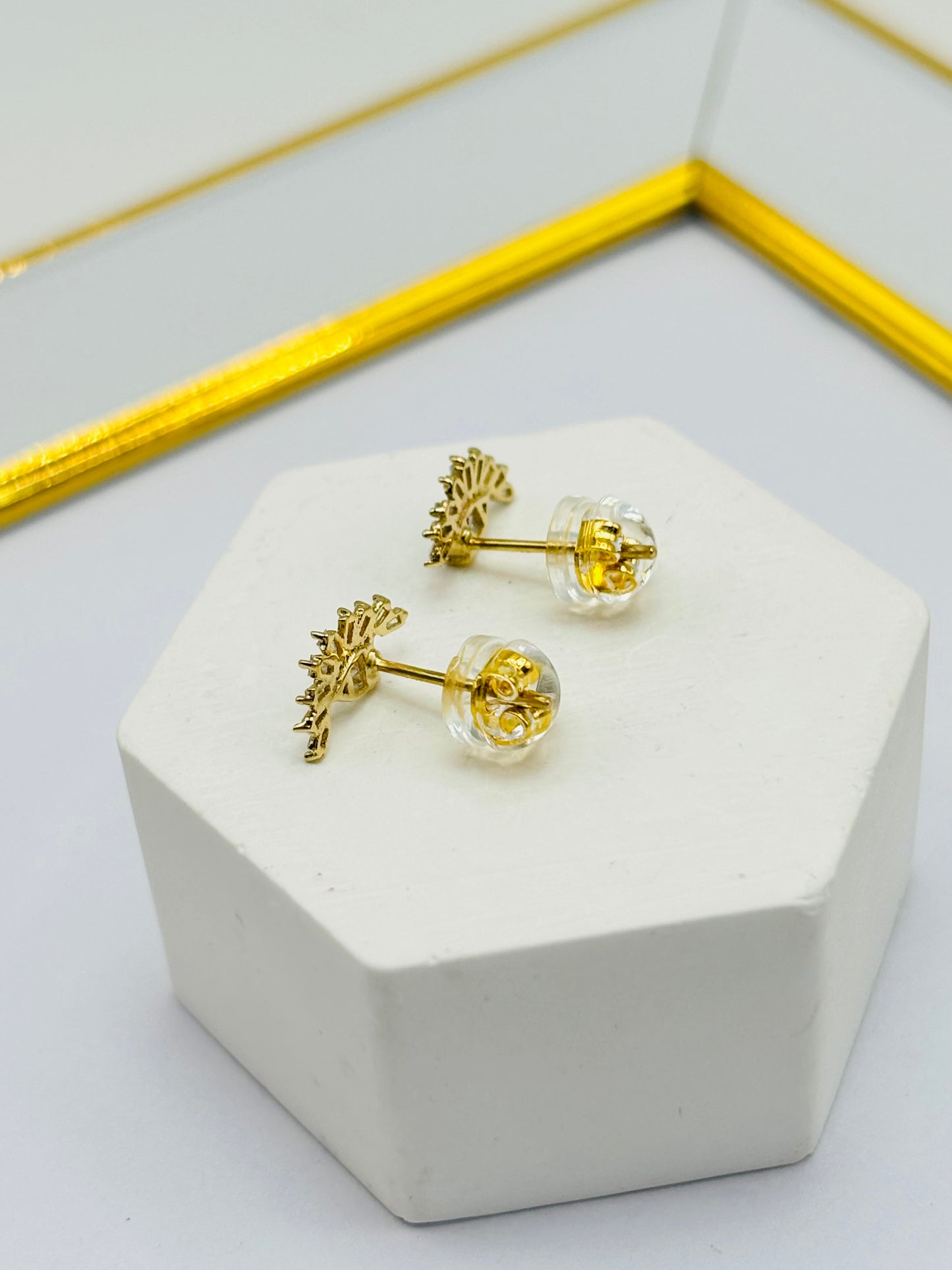 K18 Japan Gold  Natural Diamond Earrings 0.20 carat