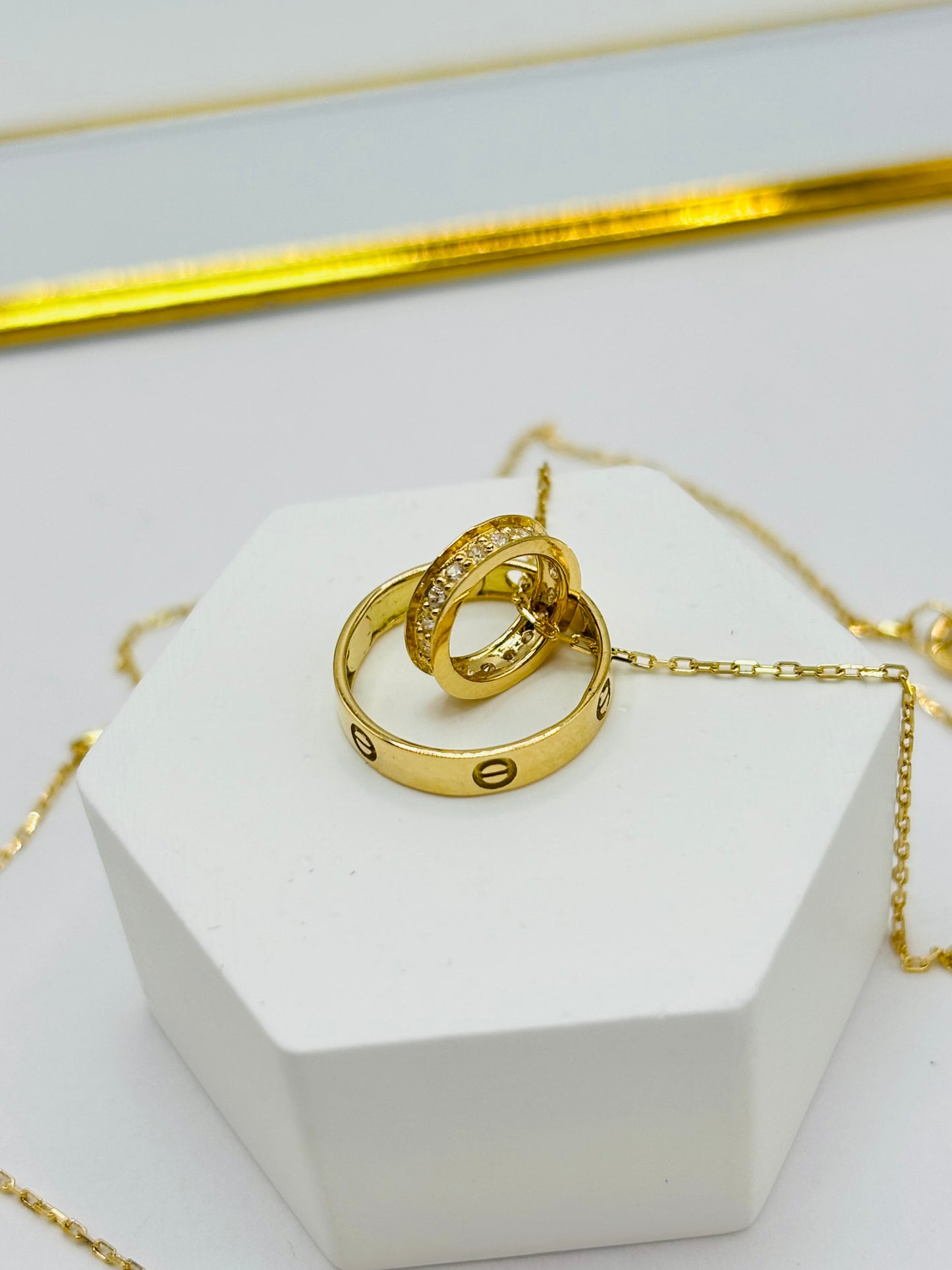 18K Gold Circle Attached Necklace