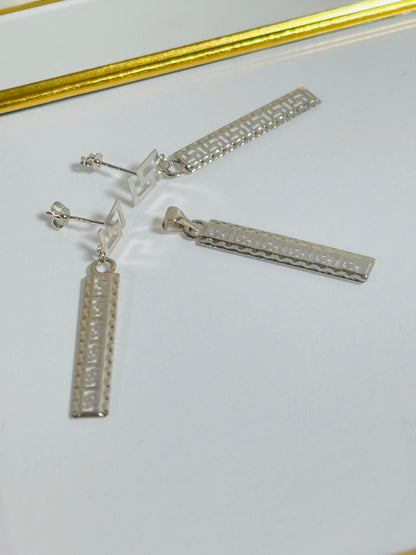 18k White Gold Earrings and Pendant Set