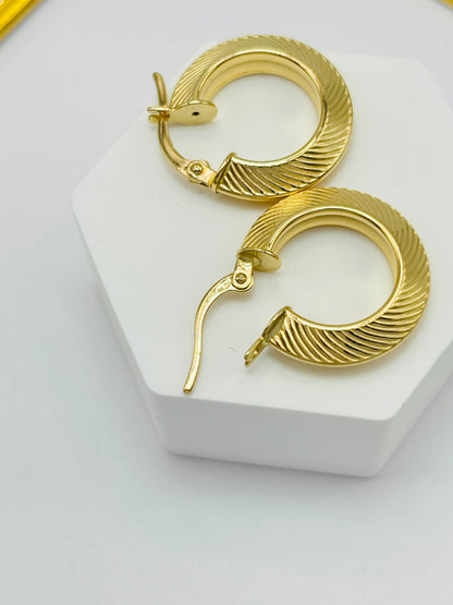 18K Gold Line Loop Earrings