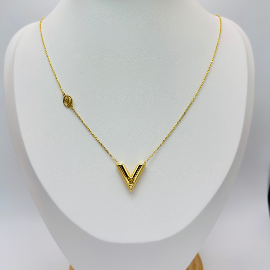 K18 Japan Gold V Necklace